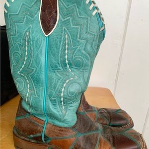 Ariat women’s cowboy boots